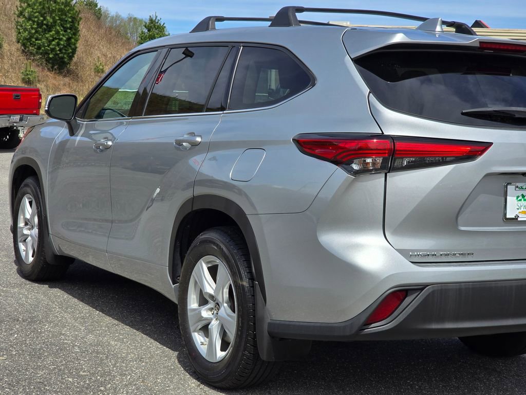 Used 2021 Toyota Highlander LE image 49