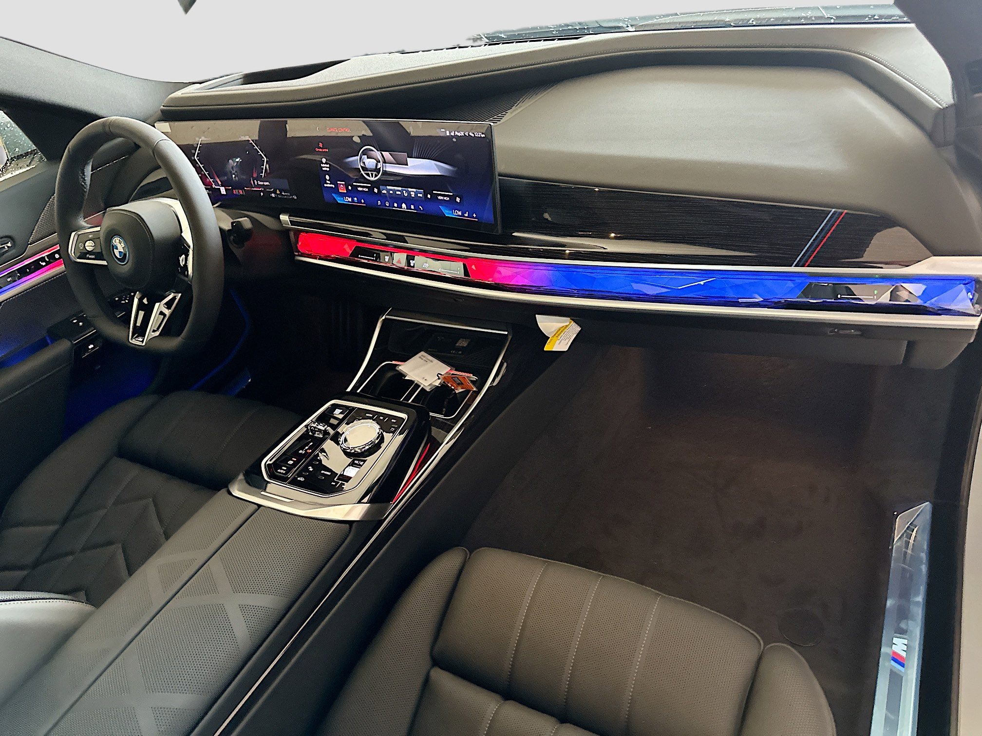 New 2026 BMW 750e xDrive image 25