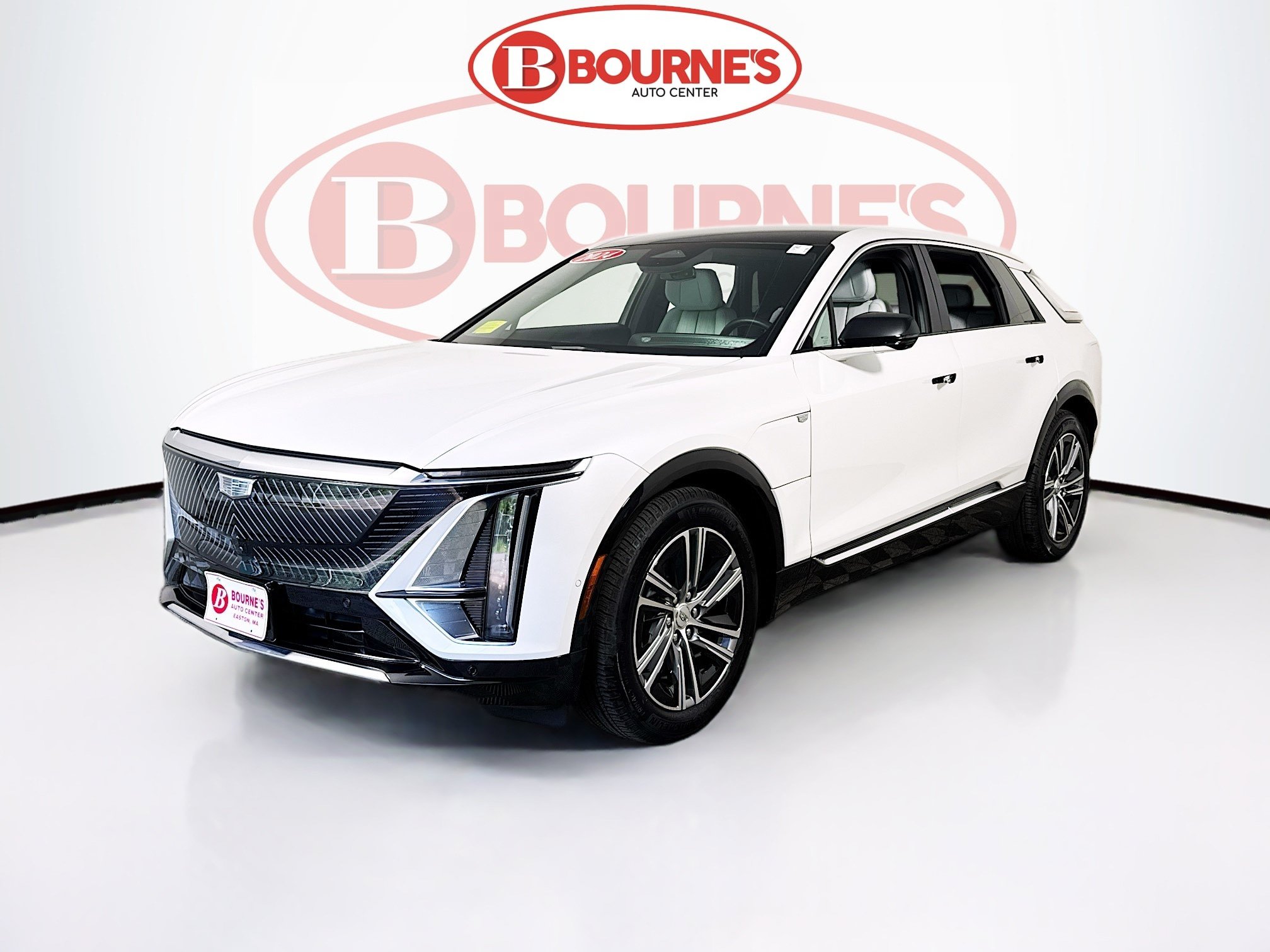 Used 2024 Cadillac Lyriq Luxury AWD/4WD image 7