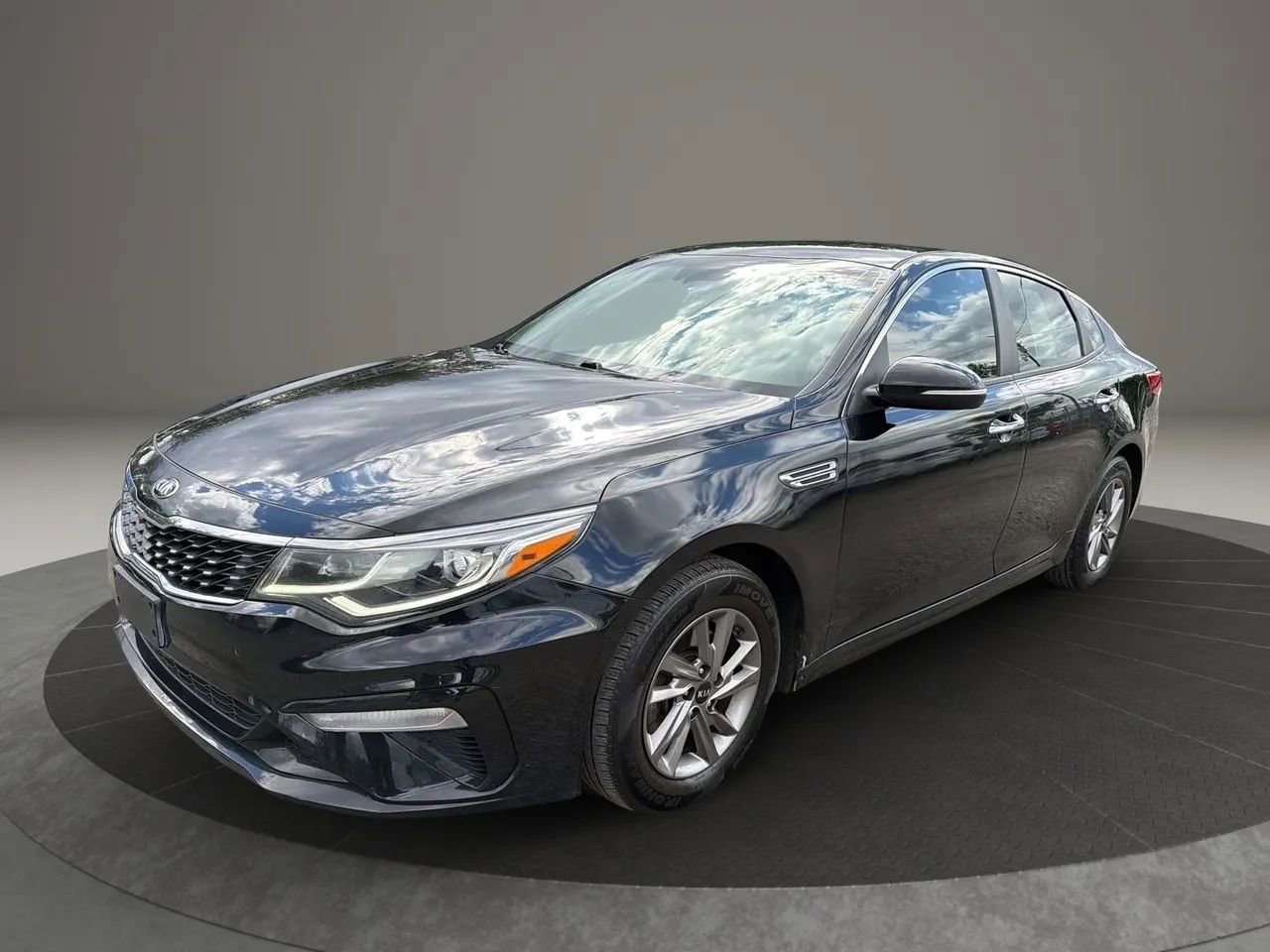Used 2020 Kia Optima LX FWD image 1