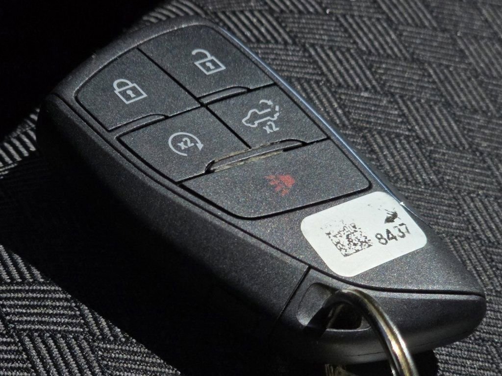 Used 2023 Chevrolet Silverado 1500 LT AWD/4WD image 39