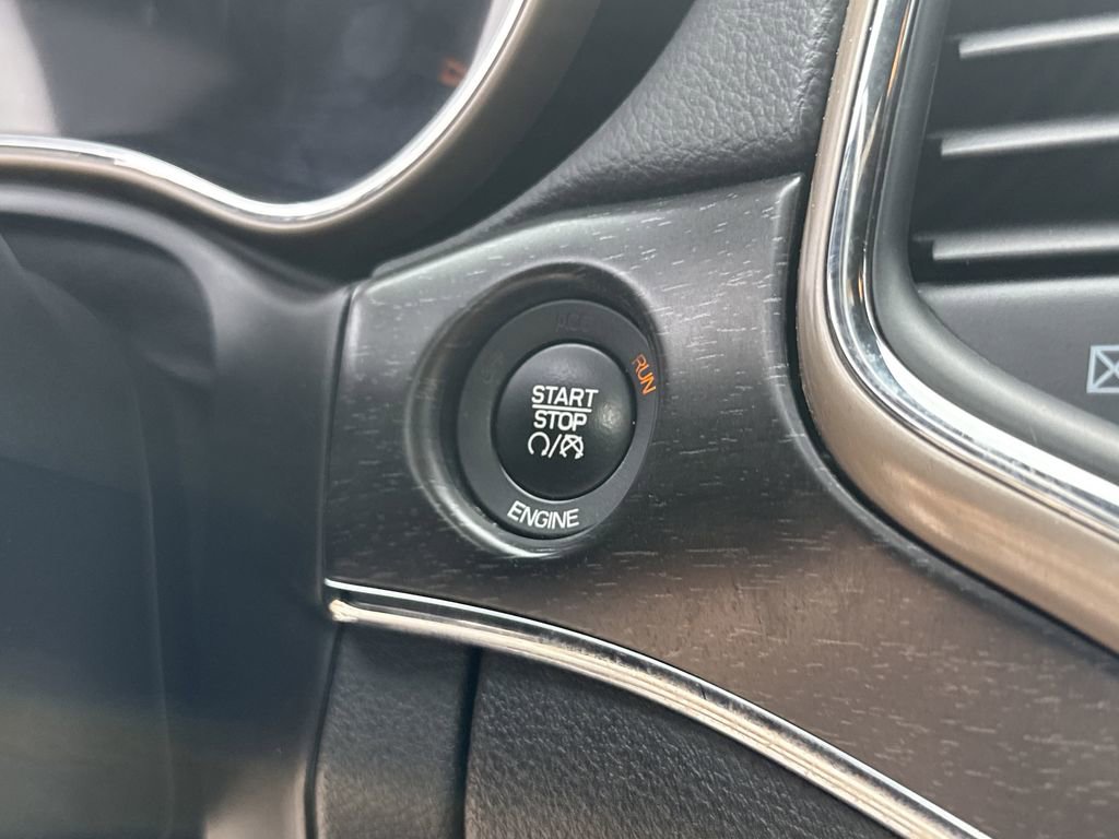 Used 2015 Jeep Grand Cherokee Limited w/ Trailer Tow Group IV image 18