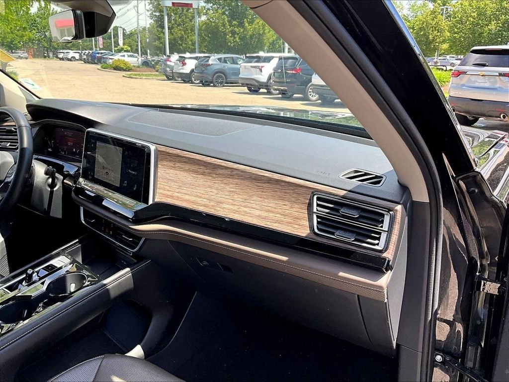 Used 2024 Volkswagen Atlas SEL AWD/4WD image 13