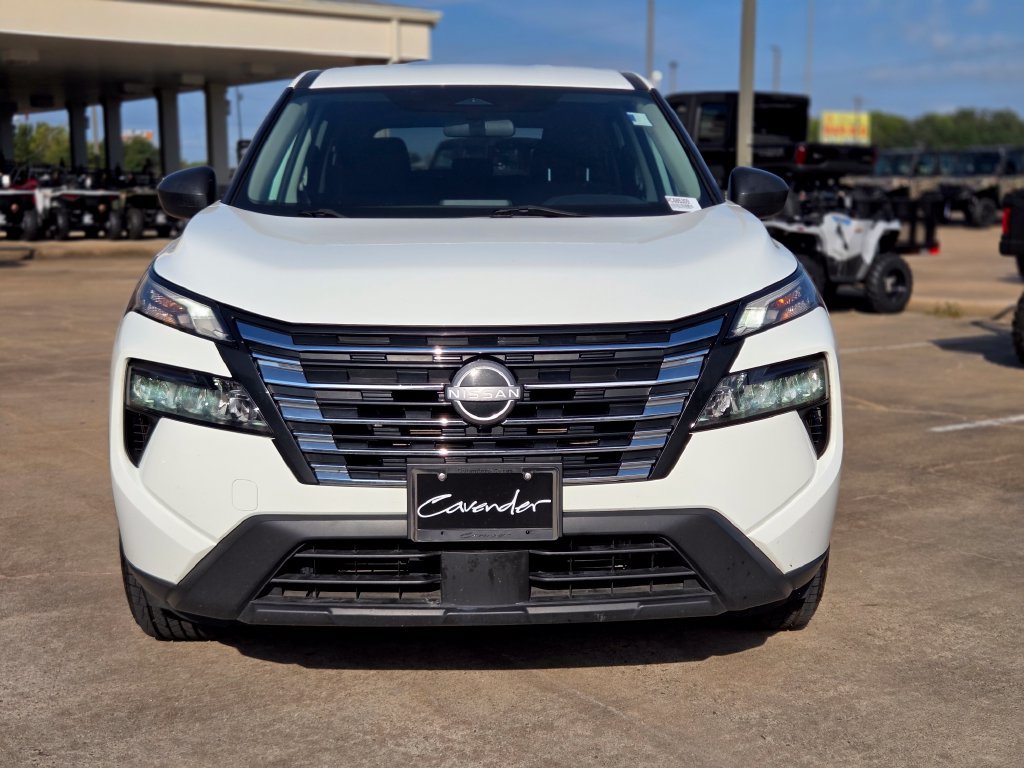 Used 2024 Nissan Rogue S AWD/4WD image 2