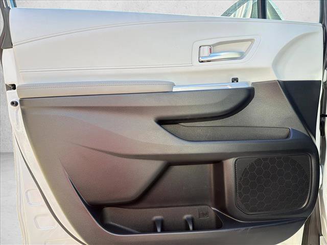 Used 2025 Toyota Sienna XLE image 10