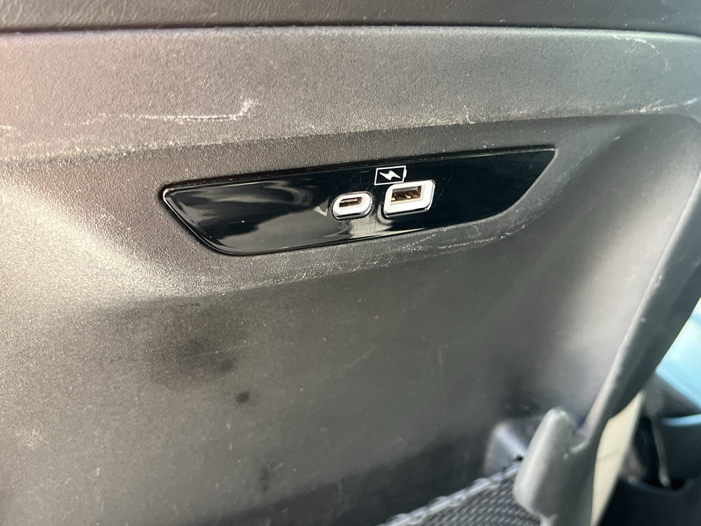 Used 2023 Chrysler Pacifica Touring-L FWD image 43