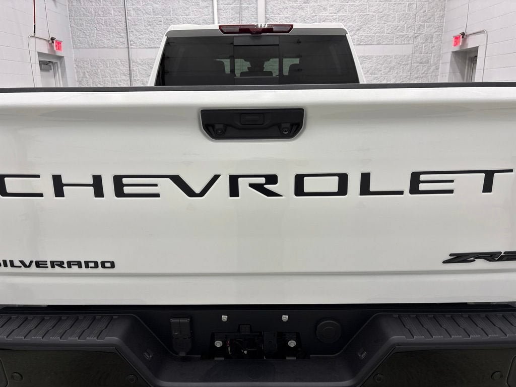 New 2026 Chevrolet Silverado 2500 ZR2 w/ LPO, Dark Essentials Package AWD/4WD image 5