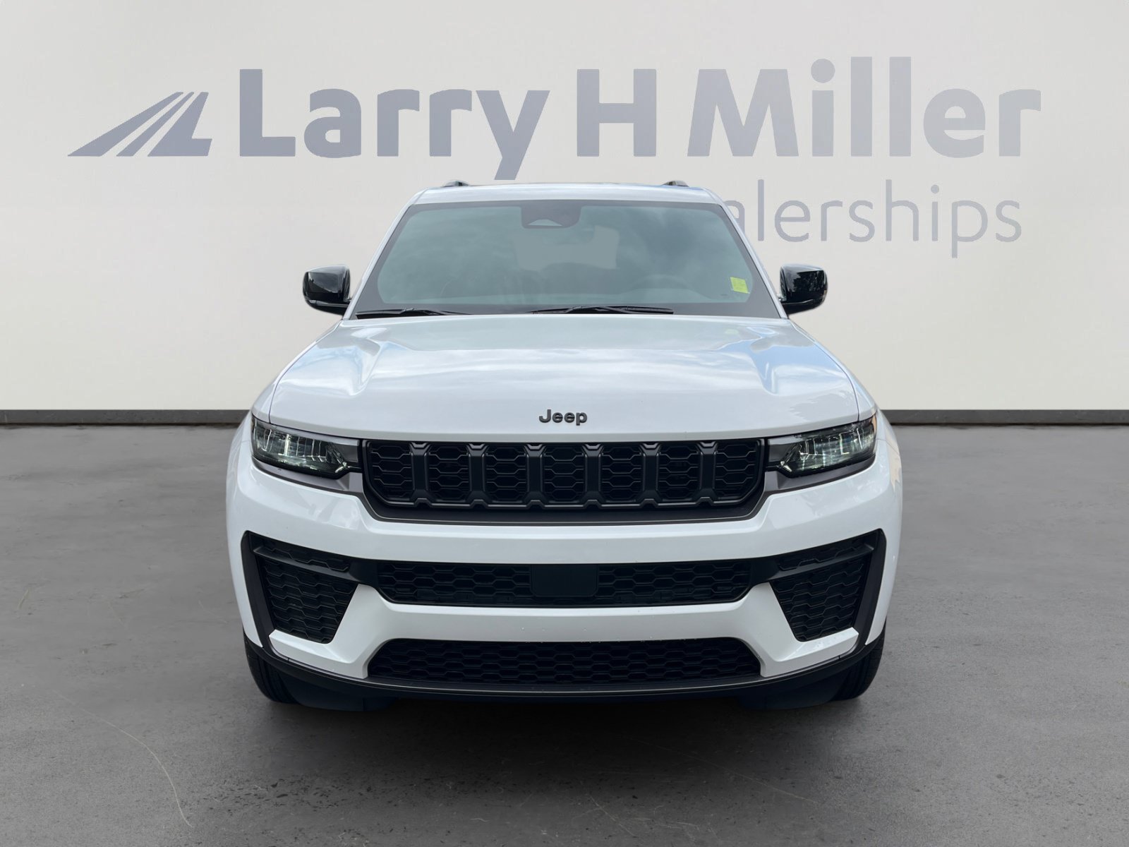 Used 2026 Jeep Grand Cherokee Altitude AWD/4WD image 8