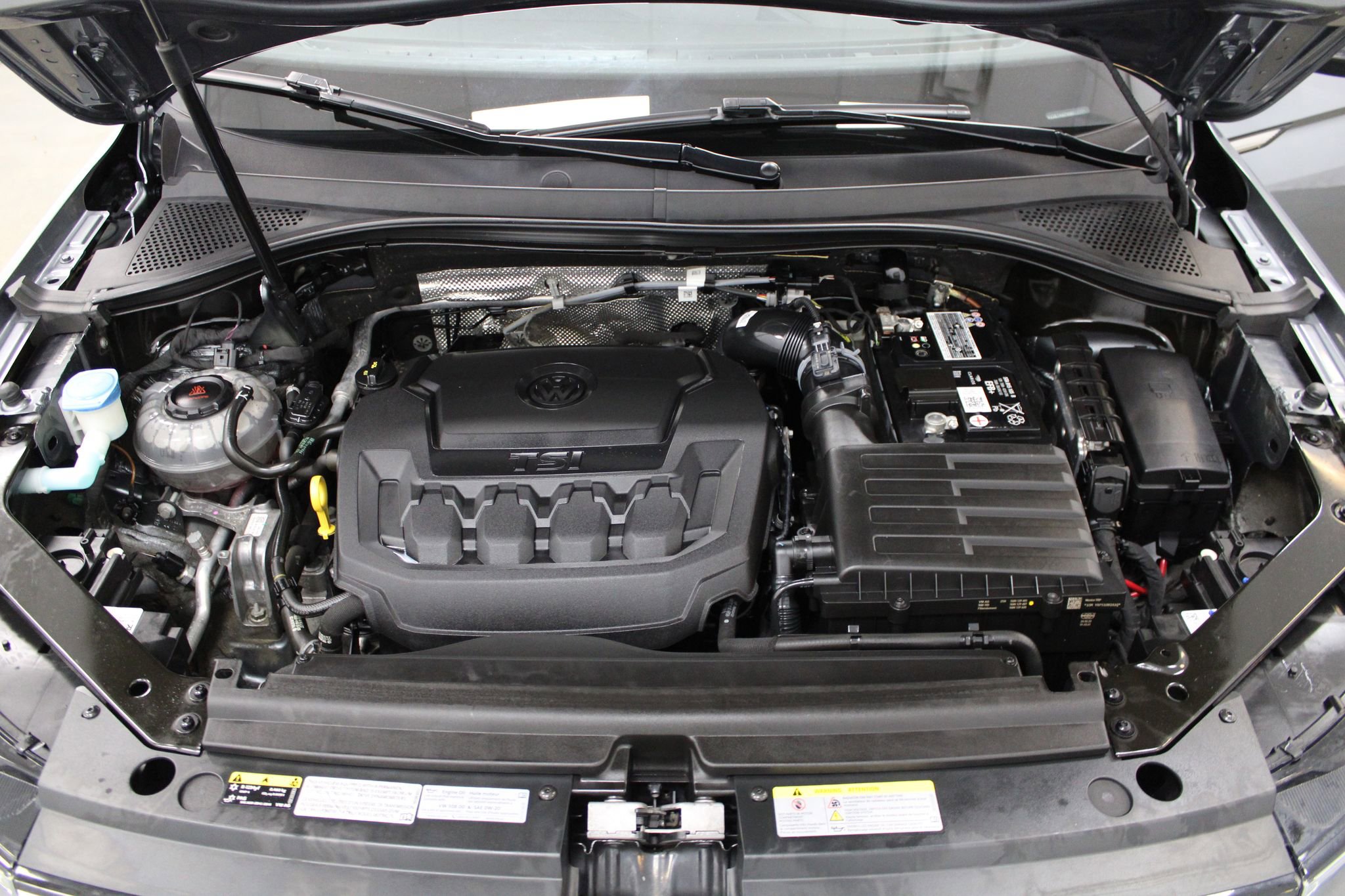 Used 2022 Volkswagen Tiguan SE AWD/4WD image 12