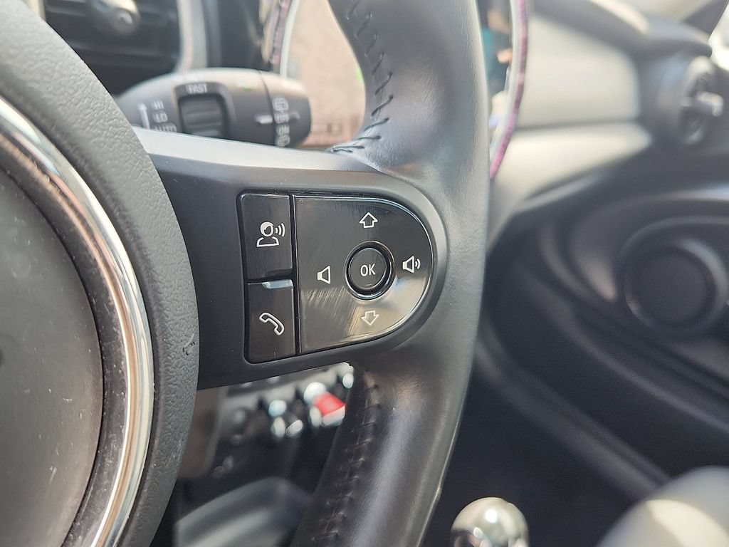 Used 2024 MINI Cooper 2-Door Hardtop FWD image 17
