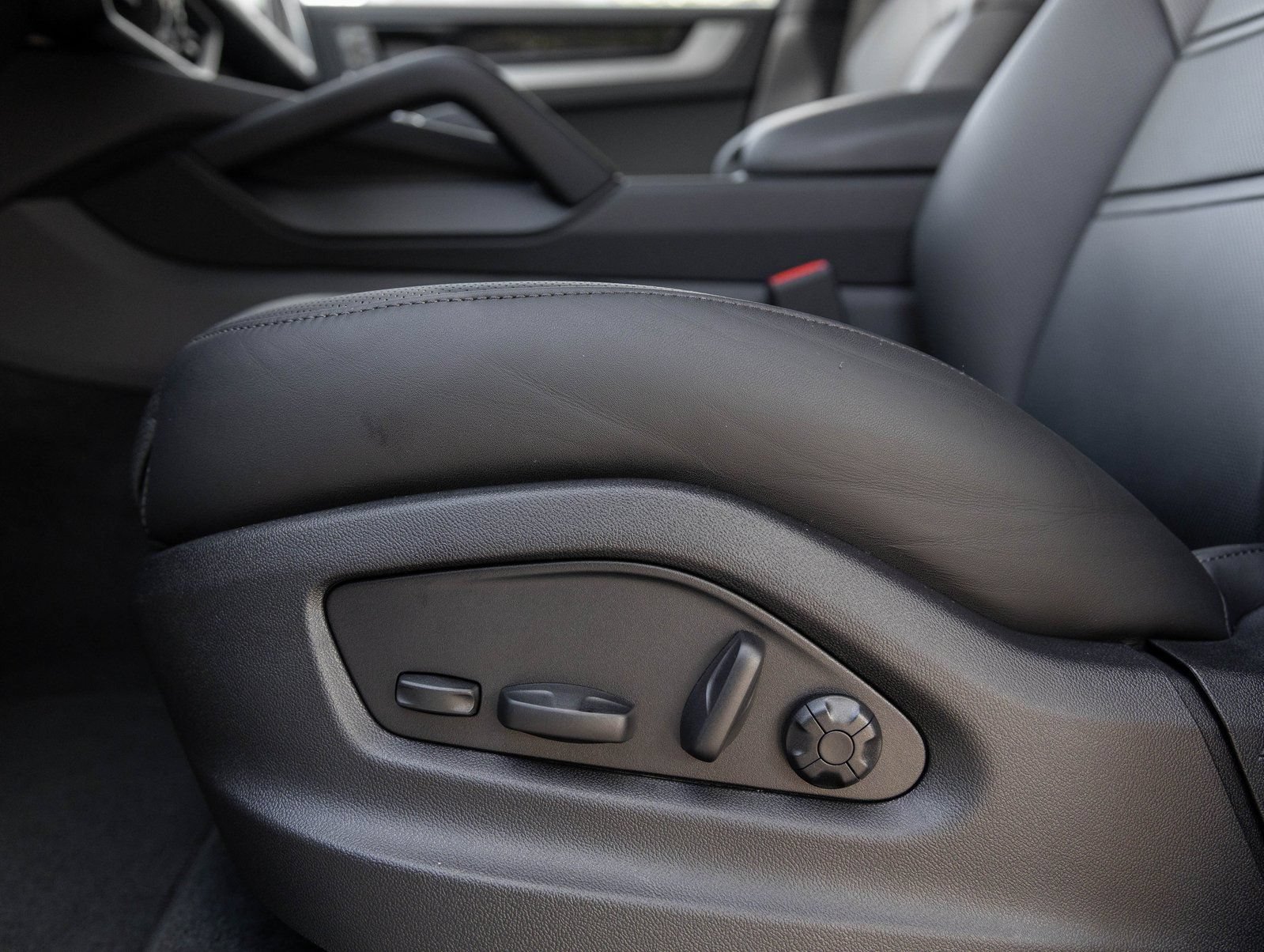 Certified 2026 Porsche Cayenne Coupe AWD/4WD image 23