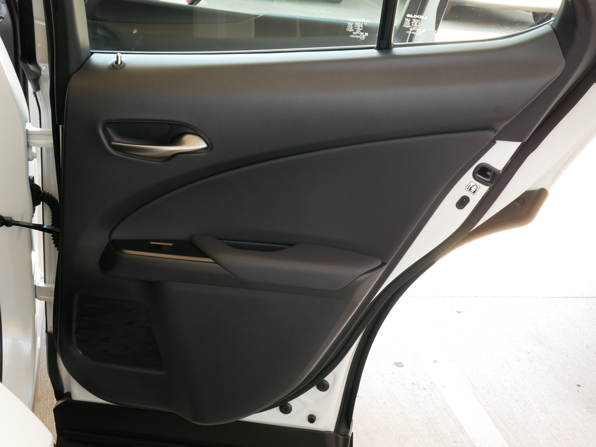 Used 2025 Lexus UX 300h FWD w/ Accessory Package (Z2) image 18