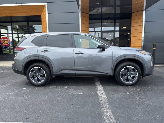 Used 2024 Nissan Rogue SV FWD image 2