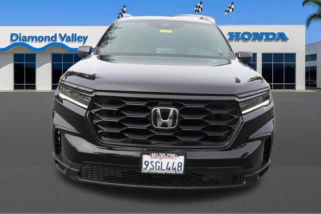 Used 2025 Honda Pilot Sport image 2