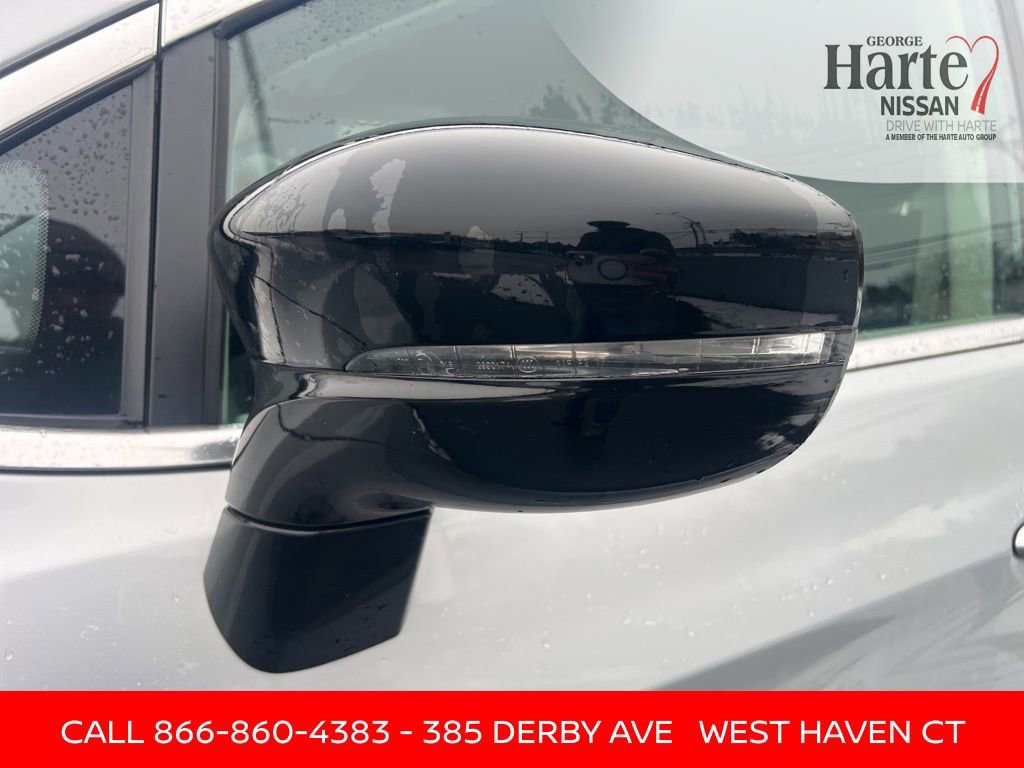 Used 2024 Chrysler Pacifica Touring-L image 9