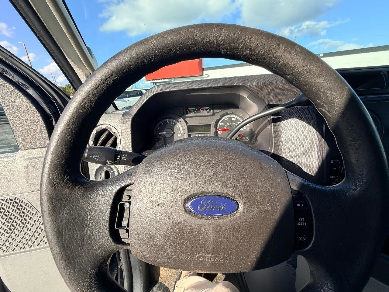 Used 2012 Ford E-350 and Econoline 350 XLT RWD image 14