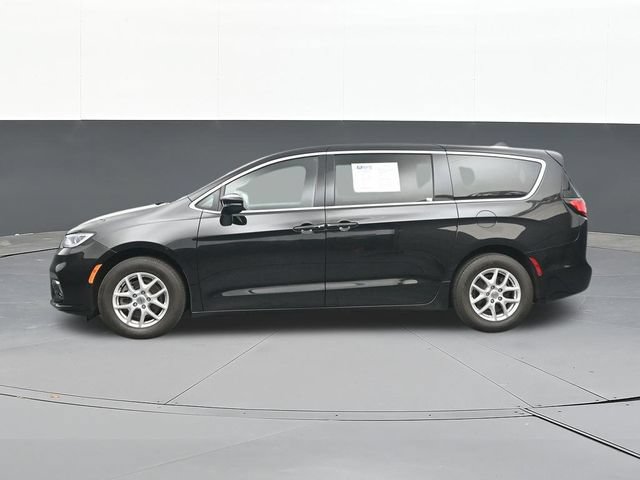 Used 2024 Chrysler Pacifica Touring FWD image 8