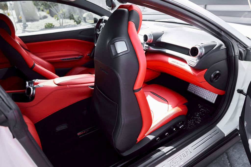 Used 2019 Ferrari GTC4Lusso AWD/4WD image 48