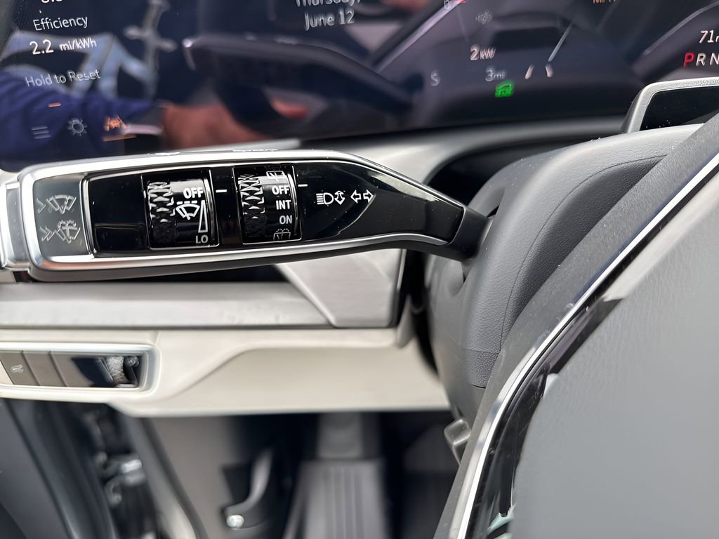 Used 2026 Cadillac Vistiq Luxury w/ LPO, Floor Liner Package image 33