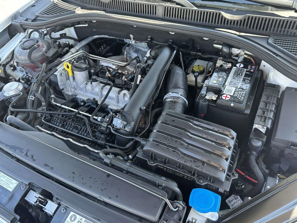 Used 2019 Volkswagen Jetta SE w/ Cold Weather Package image 10
