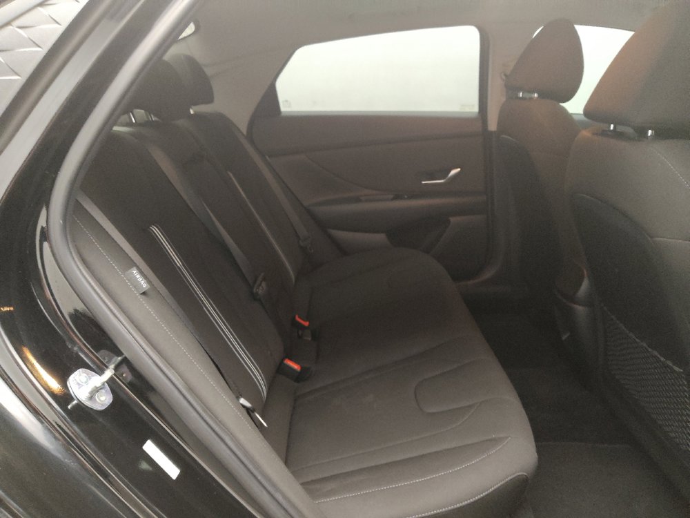 Used 2025 Hyundai Elantra SEL FWD image 19