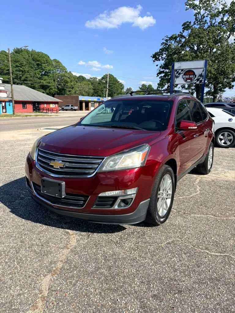 Used 2015 Chevrolet Traverse LT w/ Style and Technology Package FWD image 2