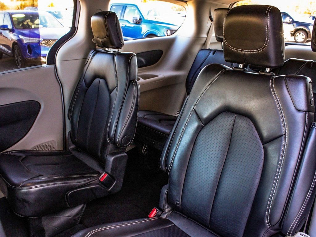 Used 2024 Chrysler Pacifica Touring-L image 32