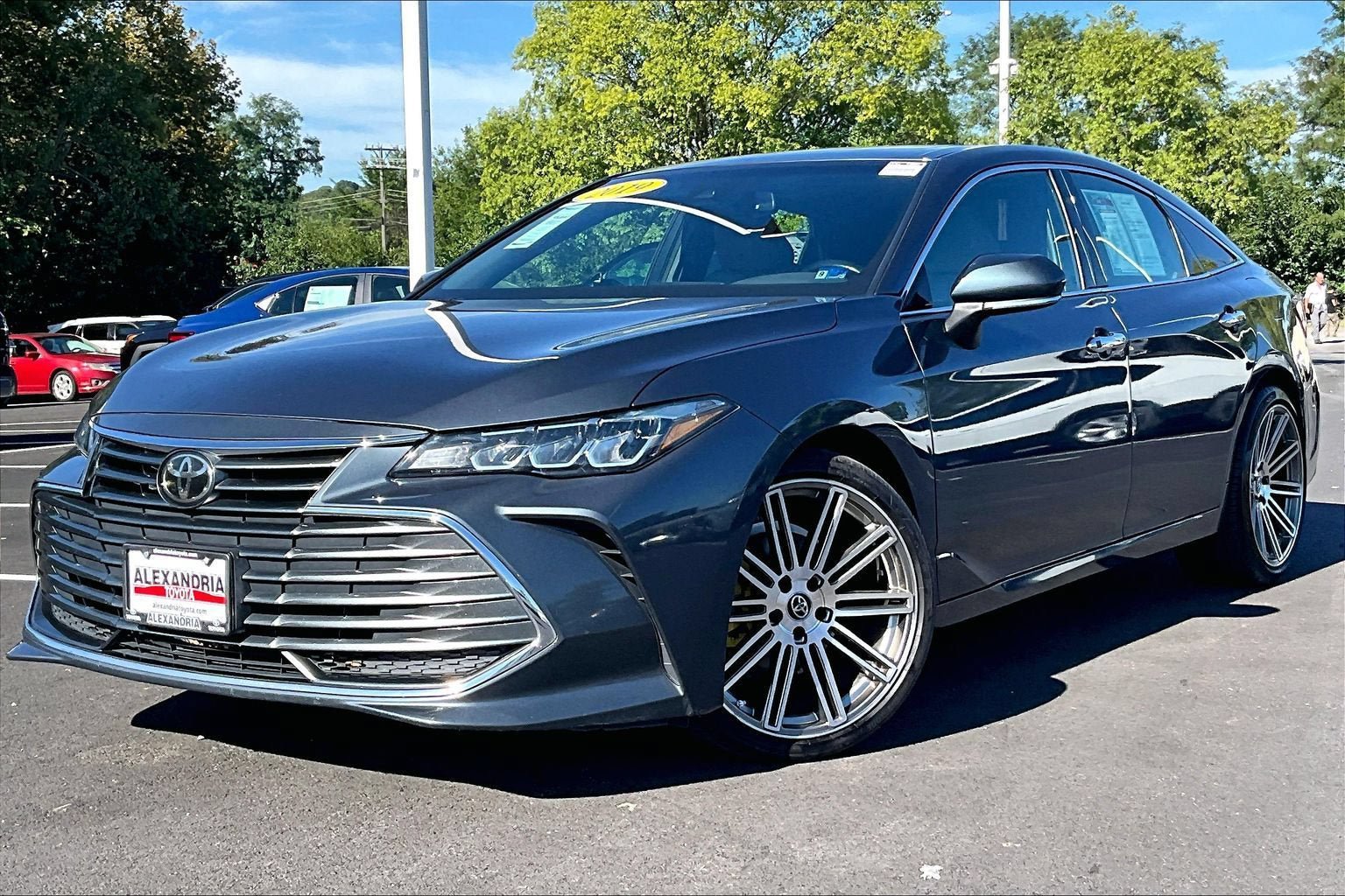 Used 2019 Toyota Avalon XLE w/ Moonroof Package FWD image 1