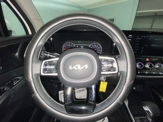 Used 2023 Kia Sorento LX image 14