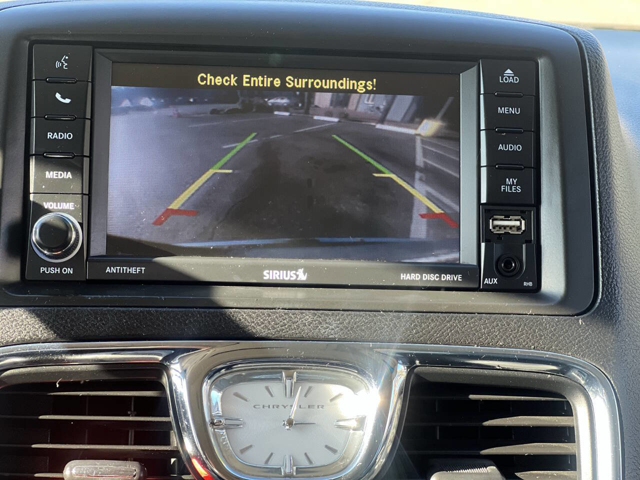 Used 2016 Chrysler Town & Country Touring image 28