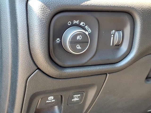New 2026 RAM 1500 Express AWD/4WD image 19