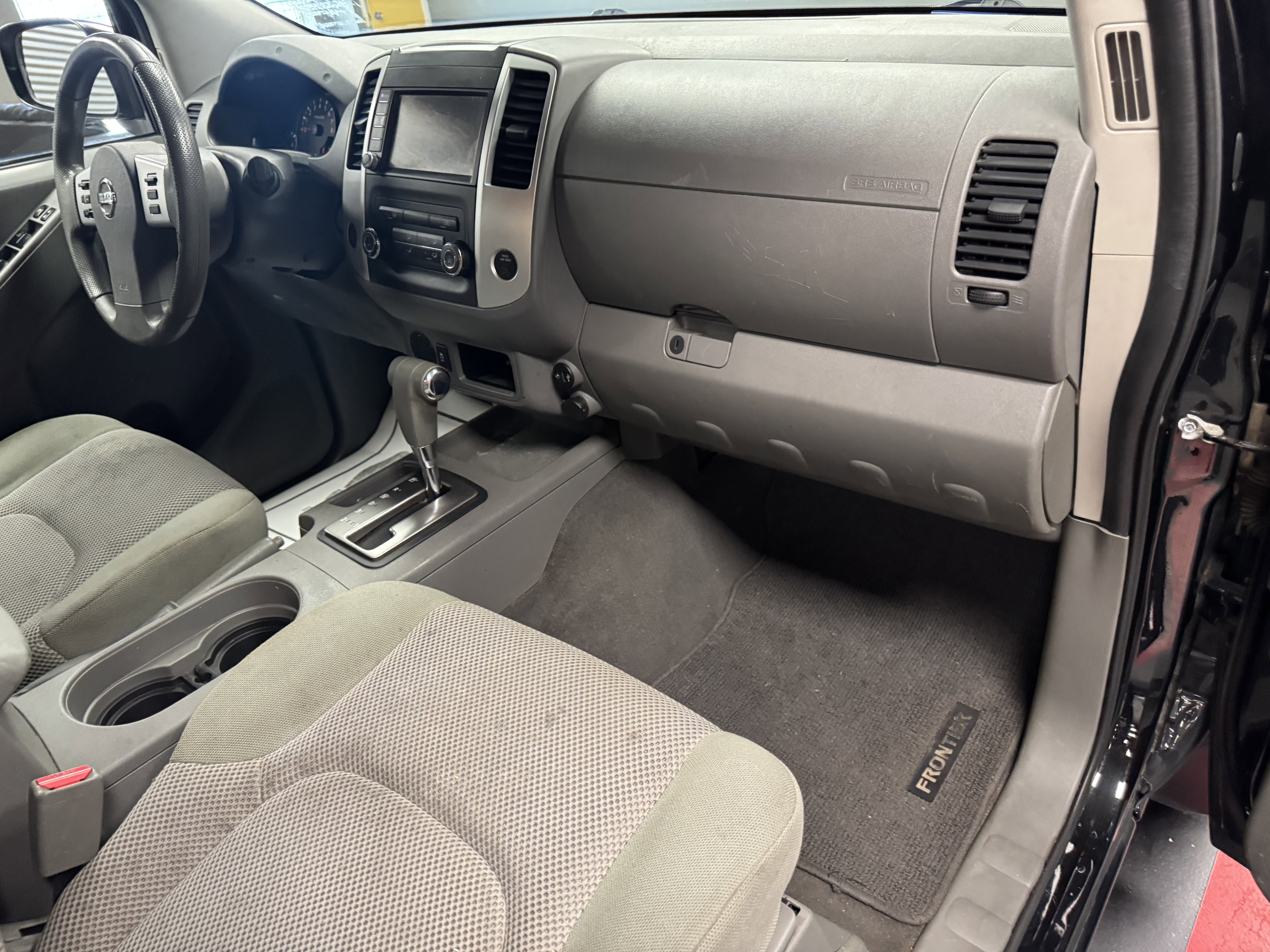 Used 2019 Nissan Frontier SV image 12