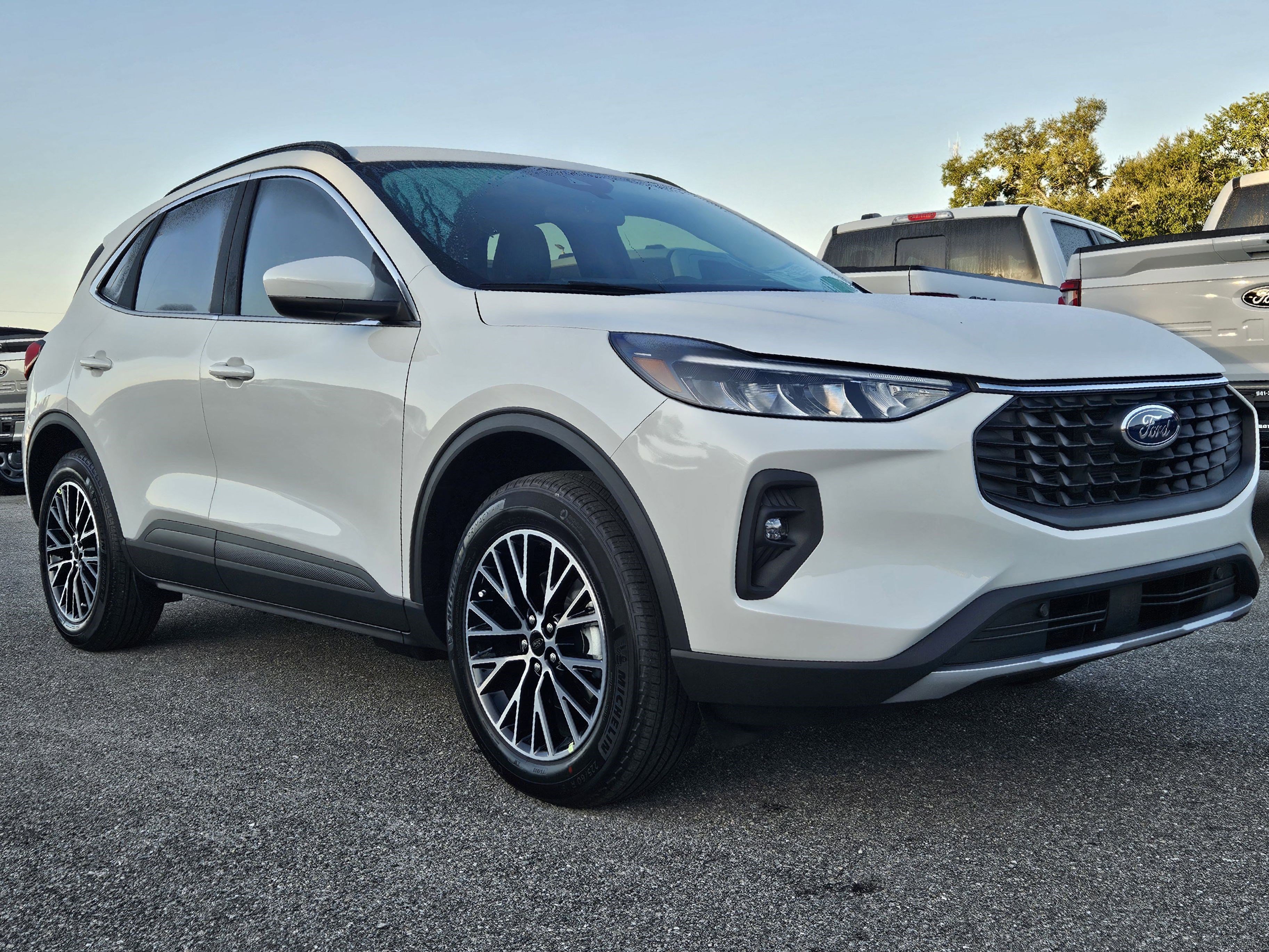 New 2026 Ford Escape SE image 2