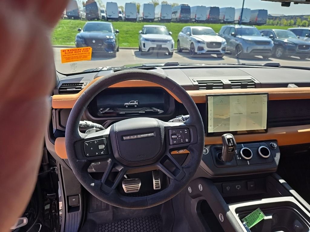 Certified 2024 Land Rover Defender 90 V8 AWD/4WD image 14