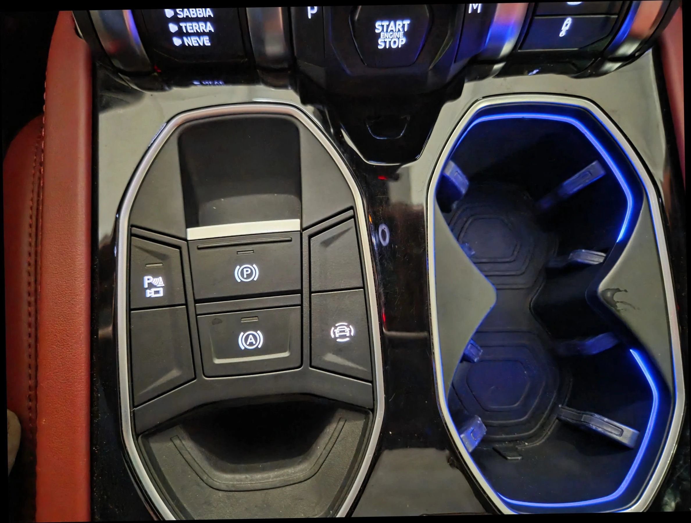 Used 2020 Lamborghini Urus AWD/4WD image 27