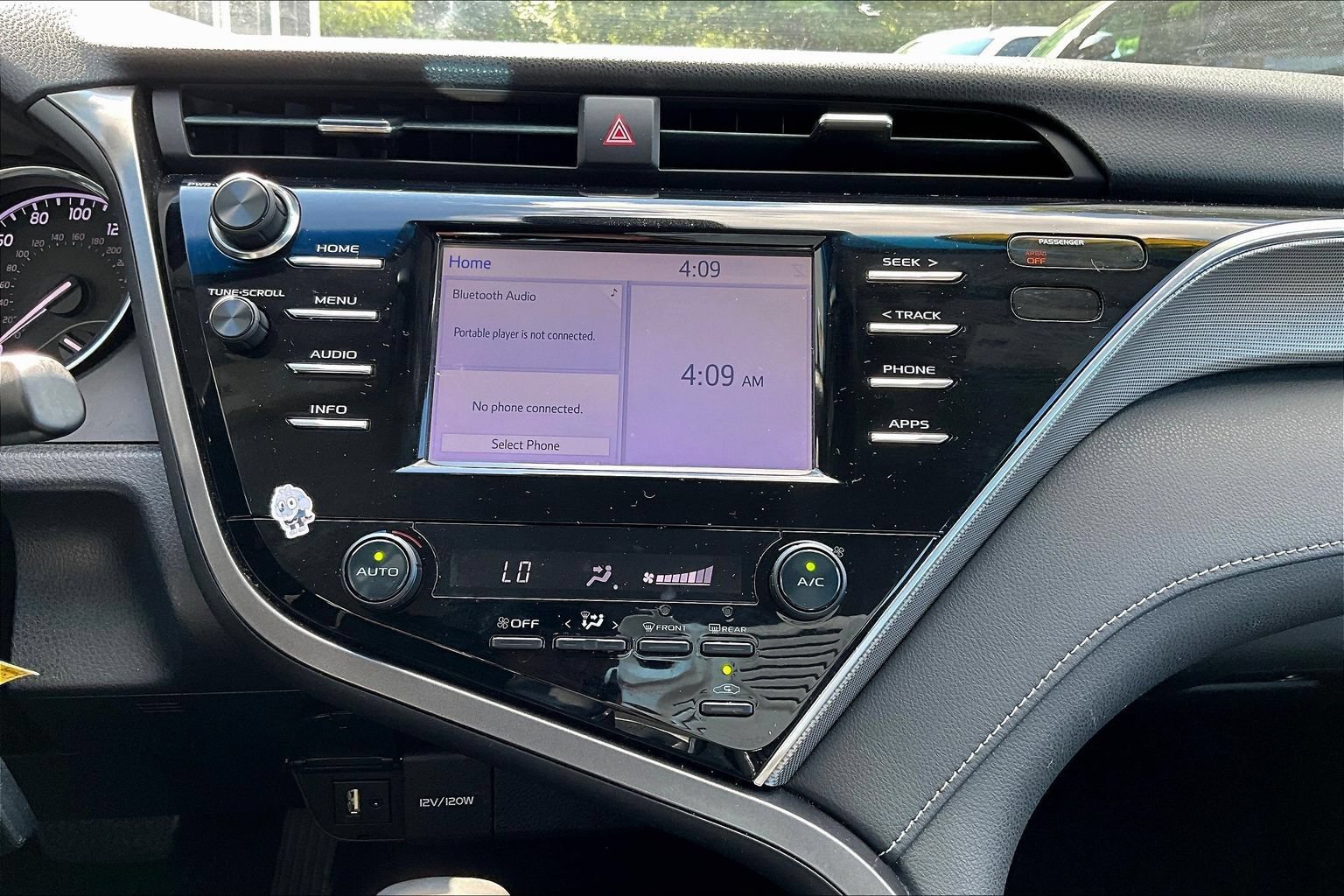 Used 2018 Toyota Camry SE FWD image 11