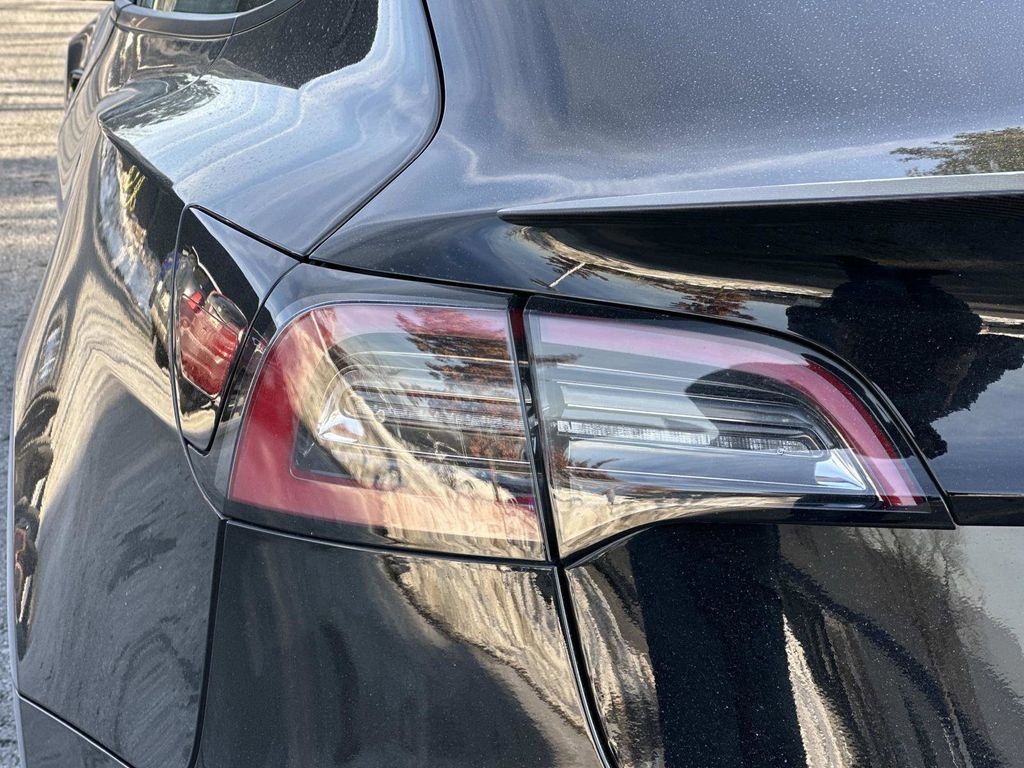 Used 2022 Tesla Model 3 Performance image 9