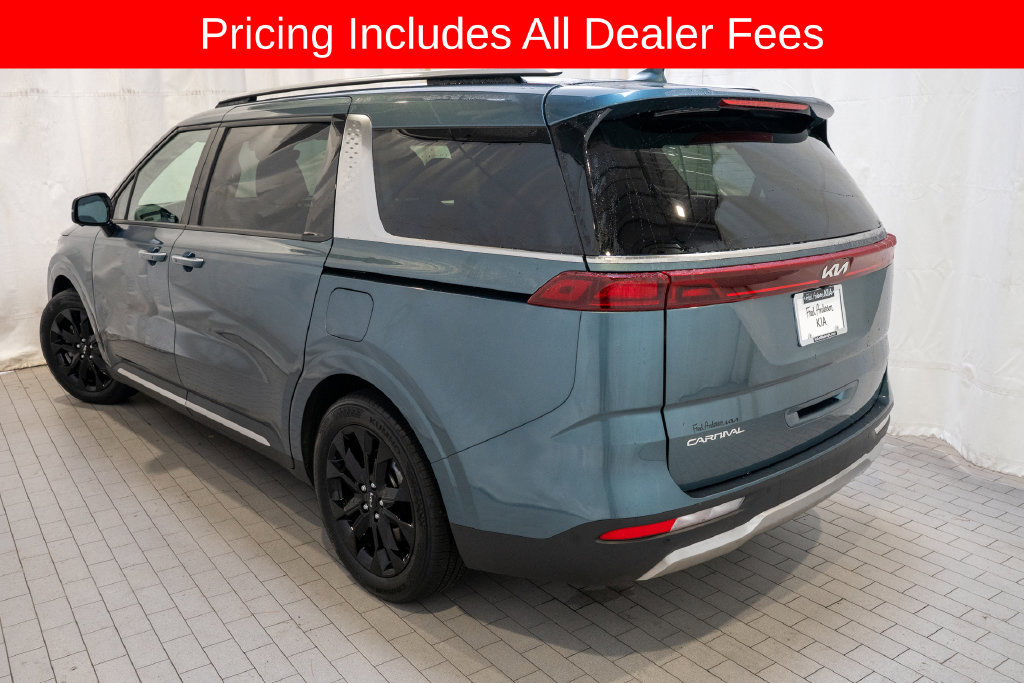 Certified 2023 Kia Carnival SX FWD image 3