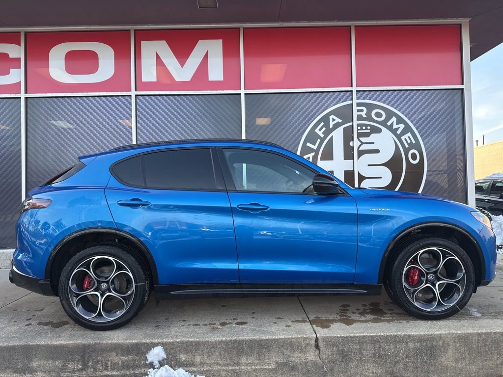 New 2025 Alfa Romeo Stelvio Sprint image 2