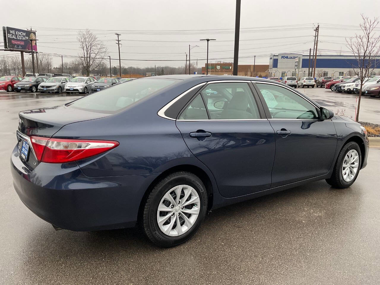Used 2016 Toyota Camry LE image 7