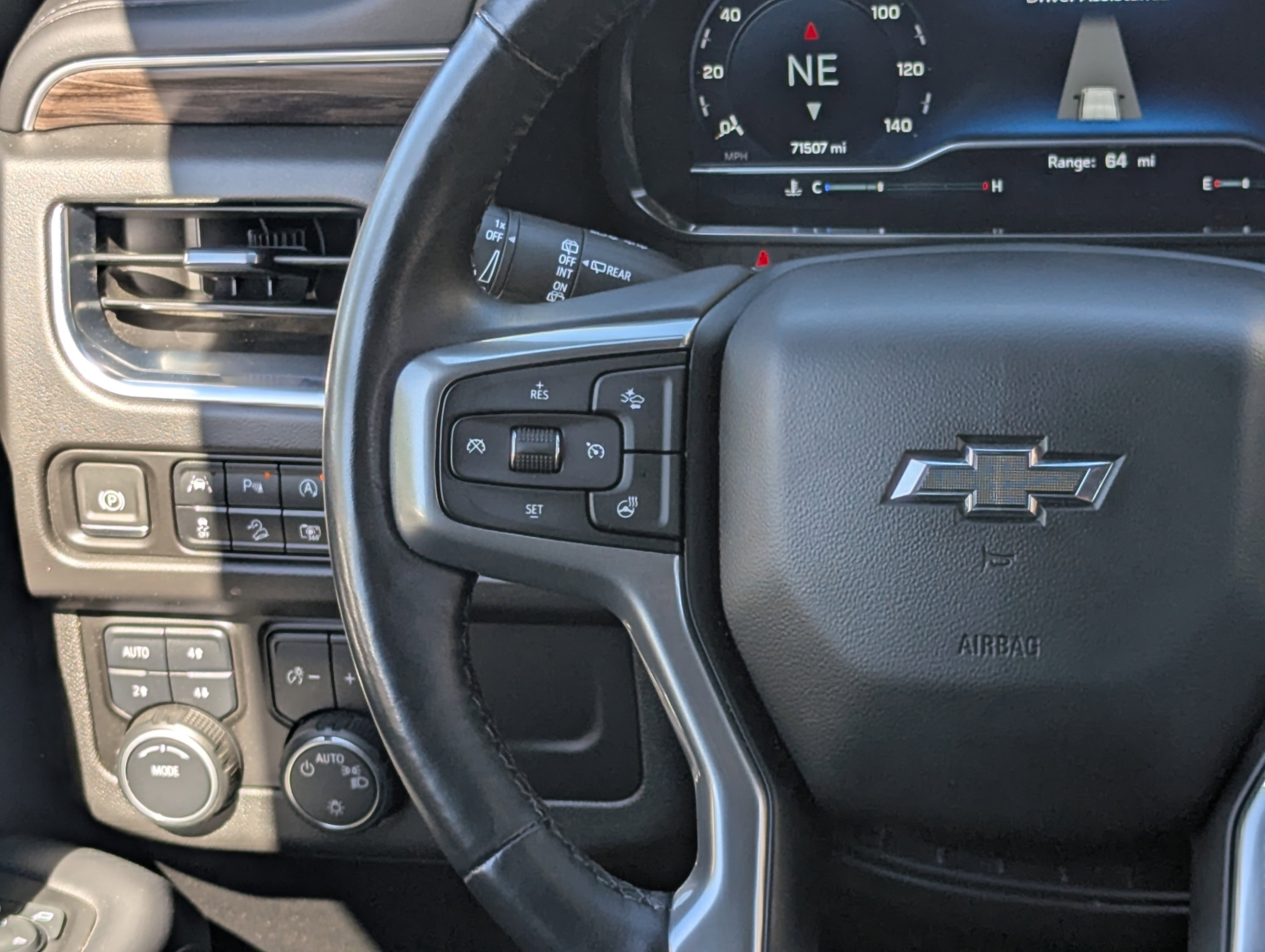 Used 2022 Chevrolet Tahoe Z71 w/ Luxury Package image 18