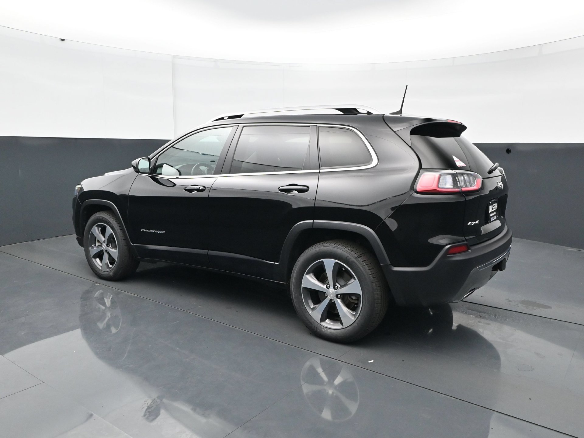Used 2019 Jeep Cherokee Limited w/ Trailer Tow Group AWD/4WD image 4