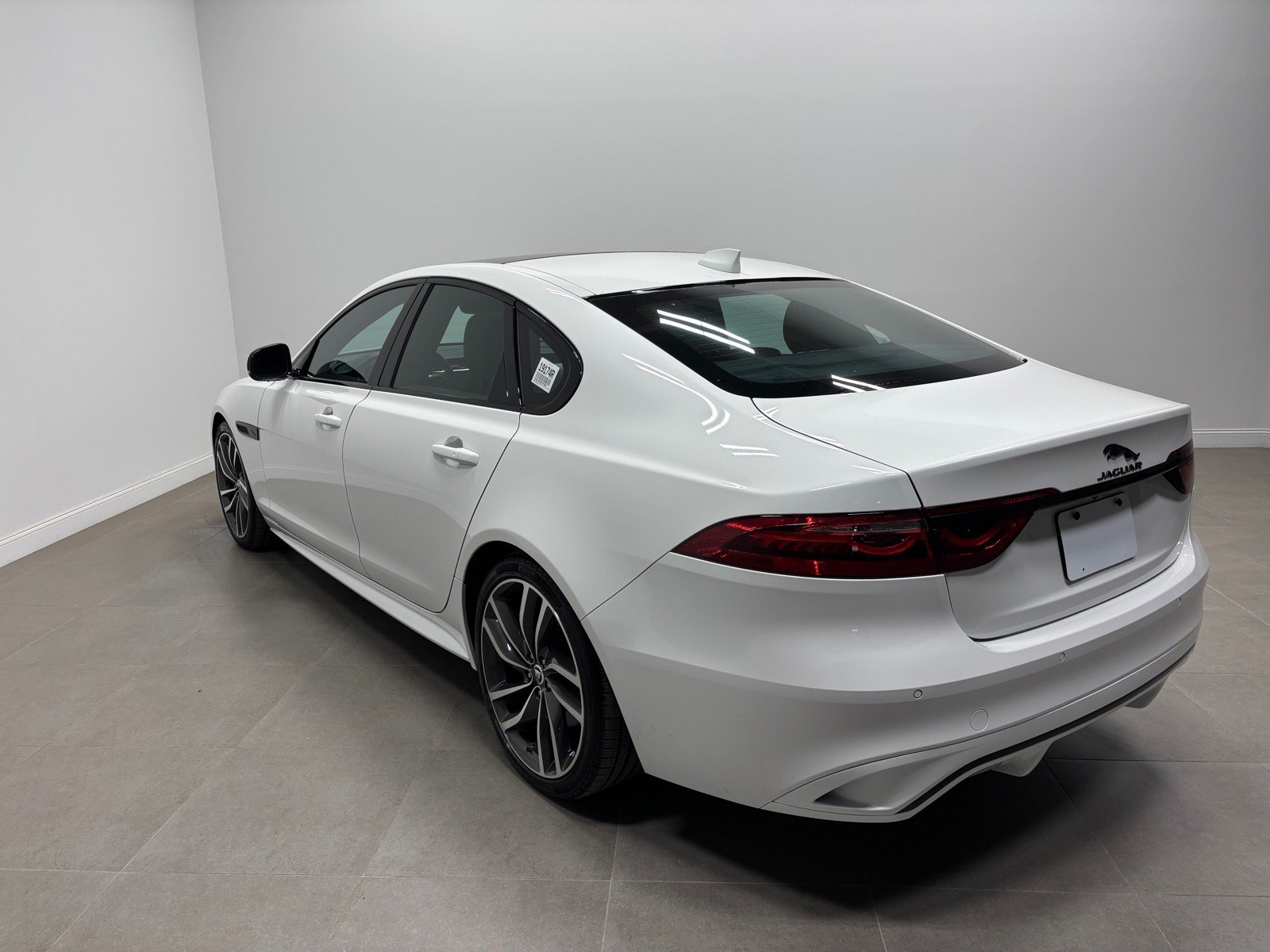 Used 2024 Jaguar XF R-Dynamic SE AWD/4WD image 10