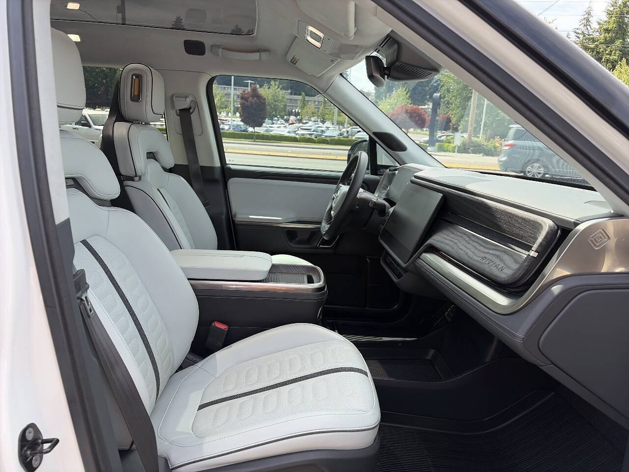 Used 2022 Rivian R1T Adventure AWD/4WD image 18