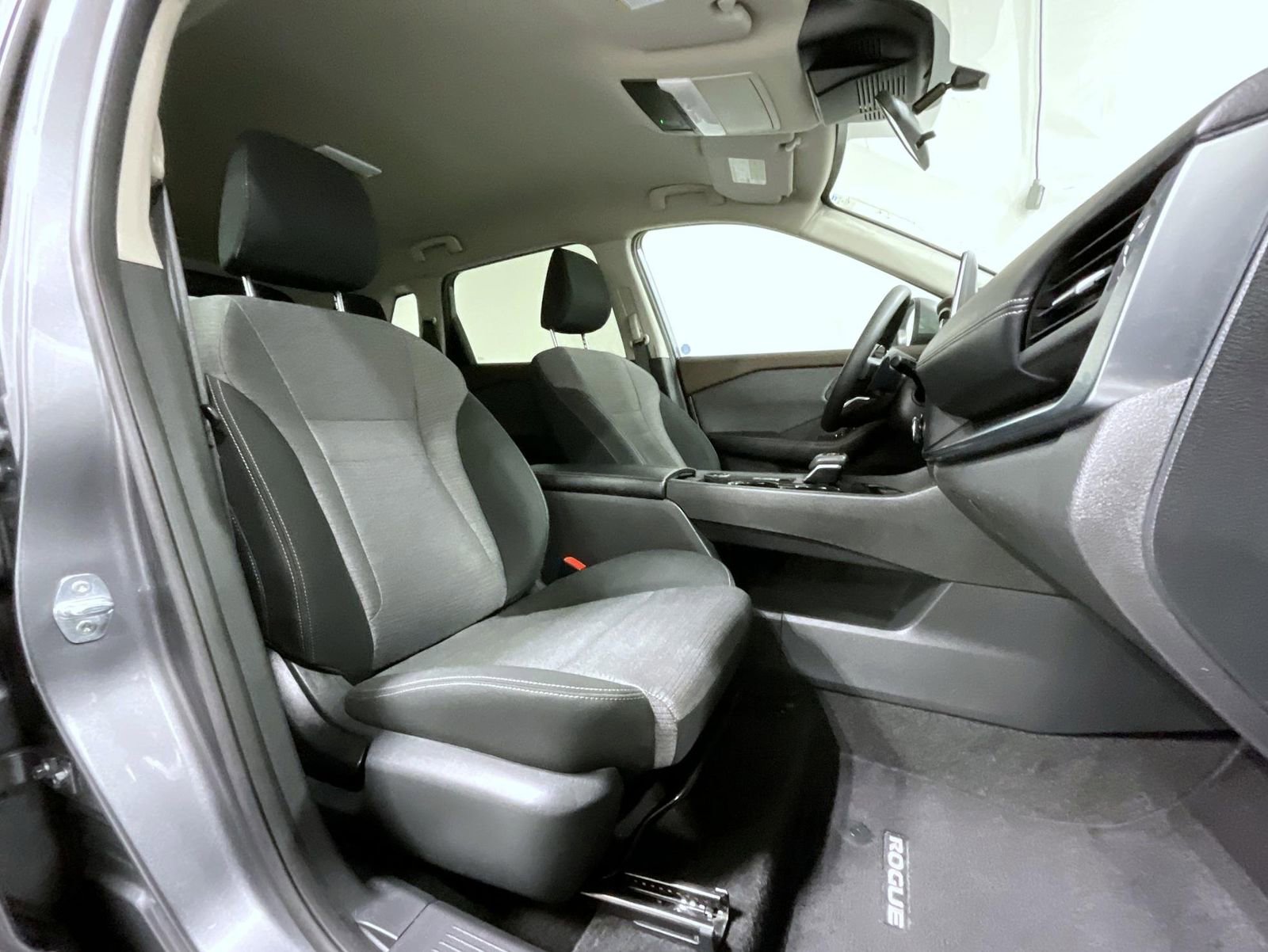 Used 2023 Nissan Rogue SV AWD/4WD image 16