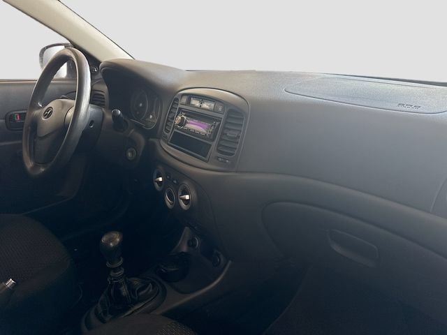 Used 2011 Hyundai Accent GL FWD image 26