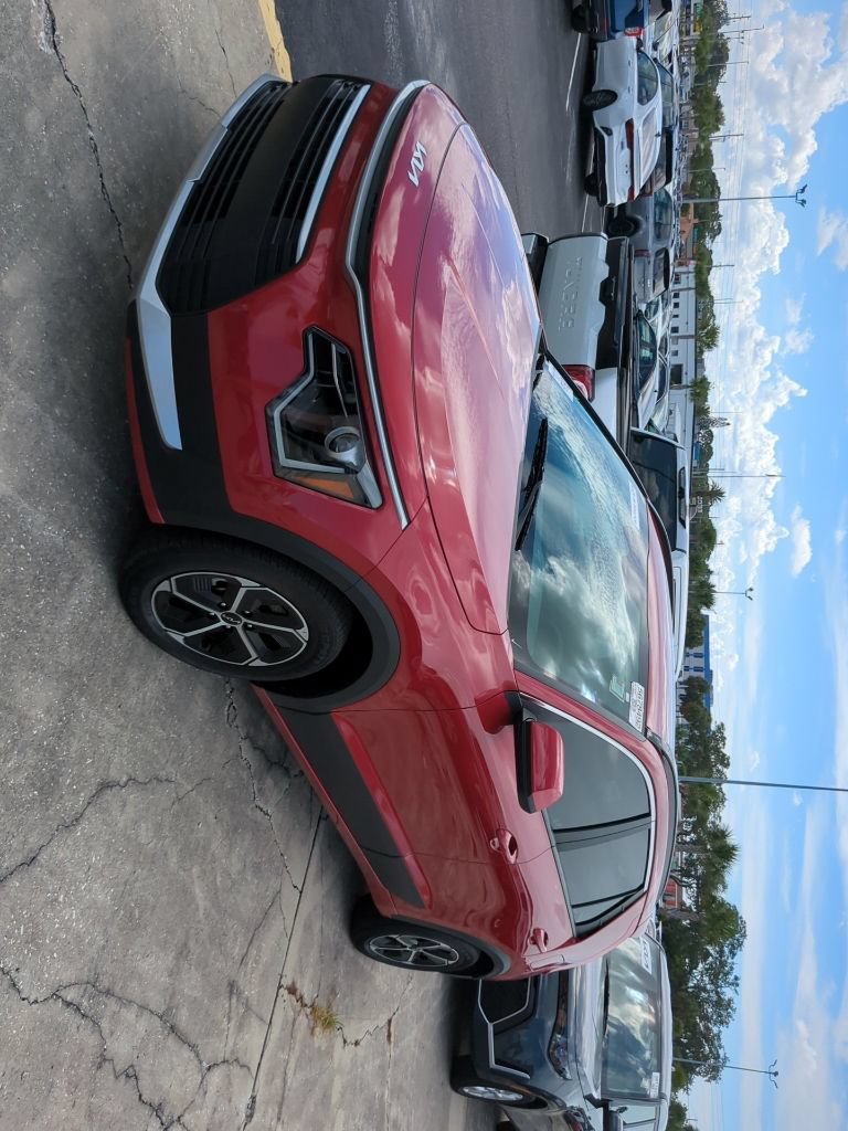 Certified 2025 Kia Niro LX FWD image 5