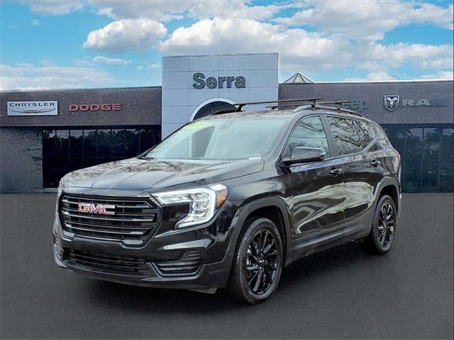 Used 2023 GMC Terrain SLE w/ Driver Convenience Package image 3