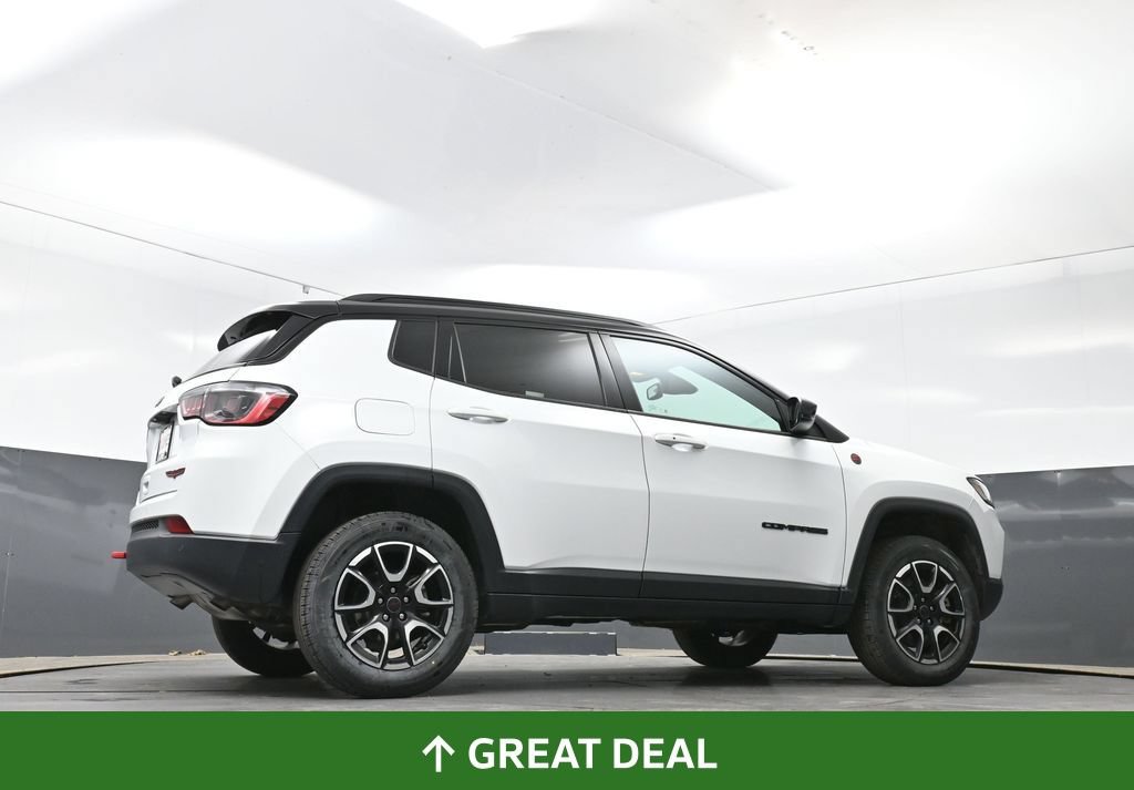 Used 2025 Jeep Compass Trailhawk AWD/4WD image 49