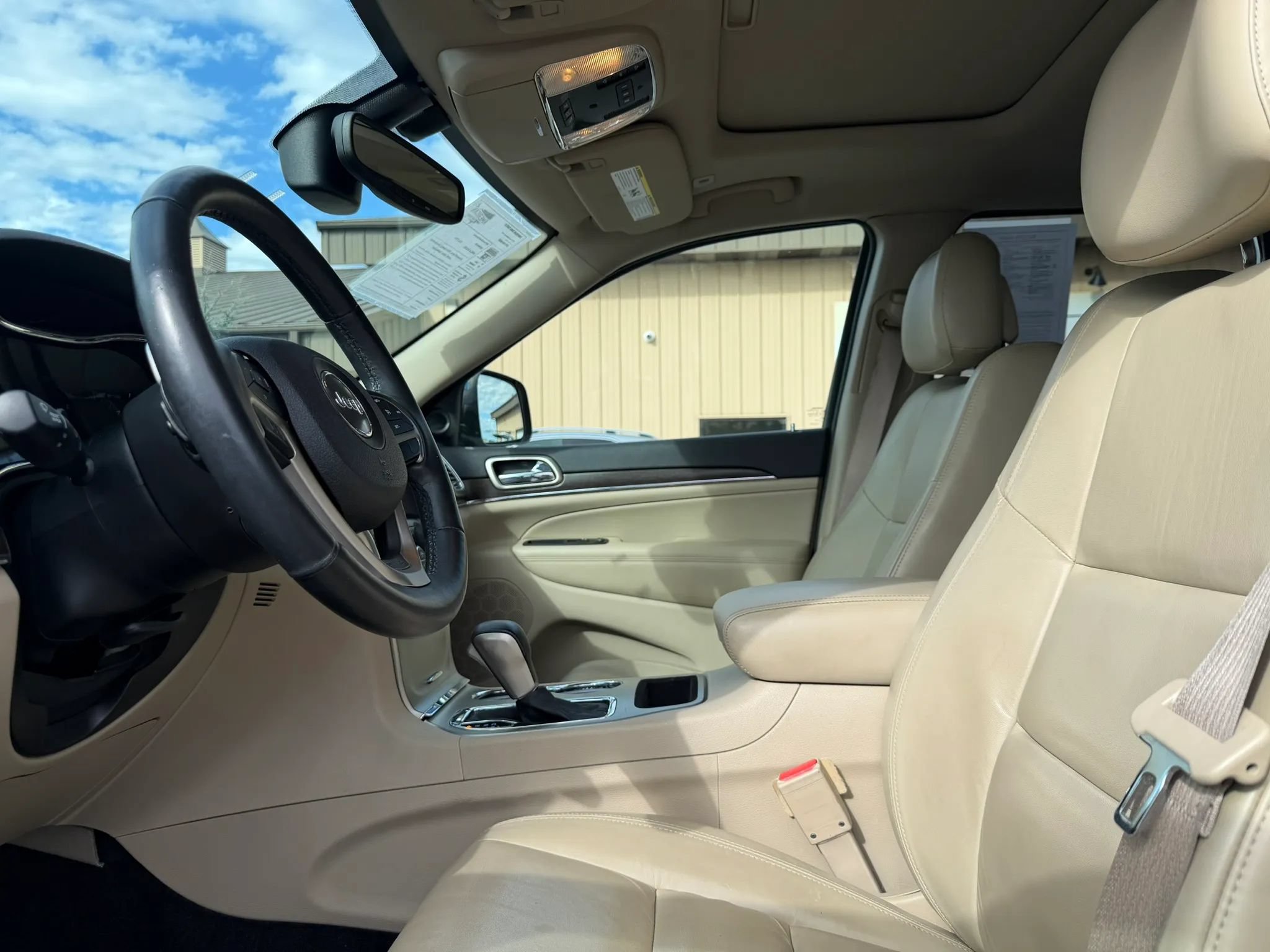 Used 2017 Jeep Grand Cherokee Limited RWD image 14